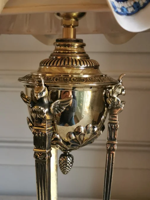 LAMPE IM FRANZÖSISCHEN EMPIRE-STIL