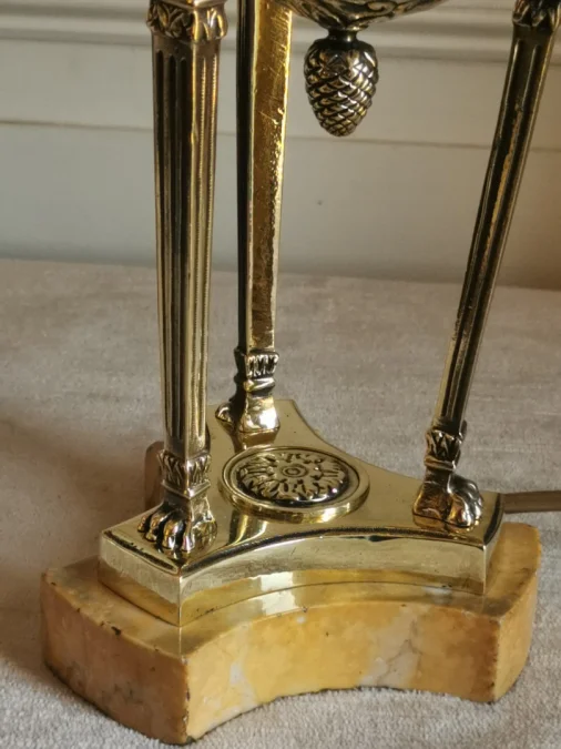 LAMPE IM FRANZÖSISCHEN EMPIRE-STIL