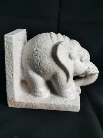 Serre -livres éléphant en terre cuite , Poterie d'art Menelika