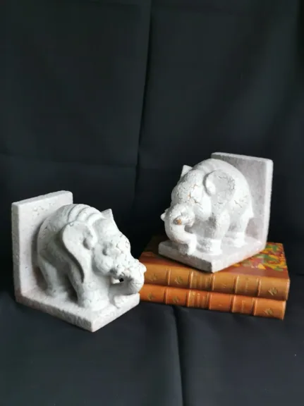 Serre -livres éléphant en terre cuite , Poterie d'art Menelika
