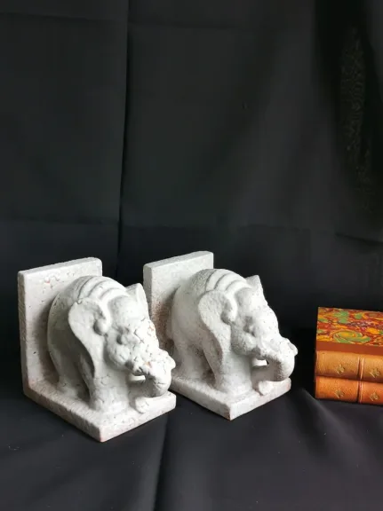 Serre -livres éléphant en terre cuite , Poterie d'art Menelika