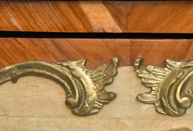 Louis XV style commode with Vernis Martin decoration depicting a galant scene — Good condition