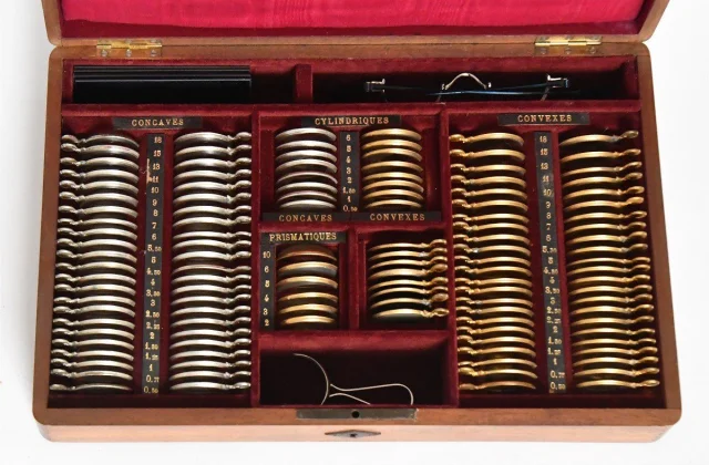 Coffret d'ophtalmologiste Maison P ROULOT, GIROUX , XIXe siècle — Bon état