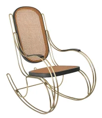 Rocking chair modernista in ottone dorato e cannage