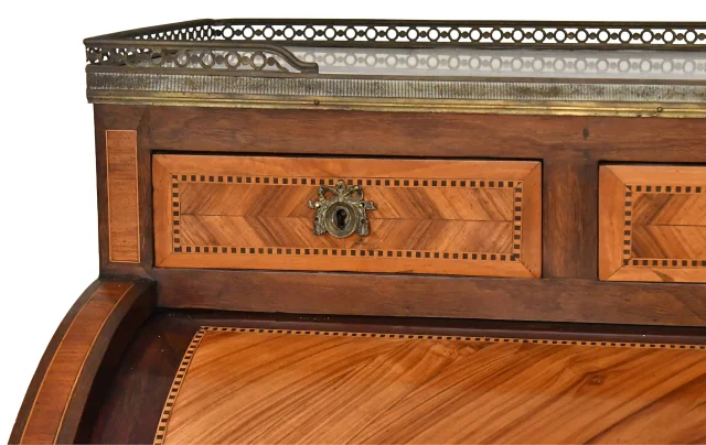 Bureau cylindre de style Louis XVI — Bon état