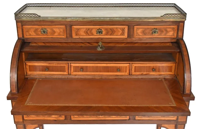 Bureau cylindre de style Louis XVI — Bon état