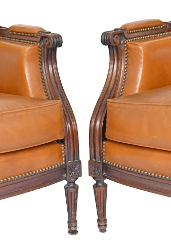 Paire de larges bergères de style Louis XVI — Très bon état