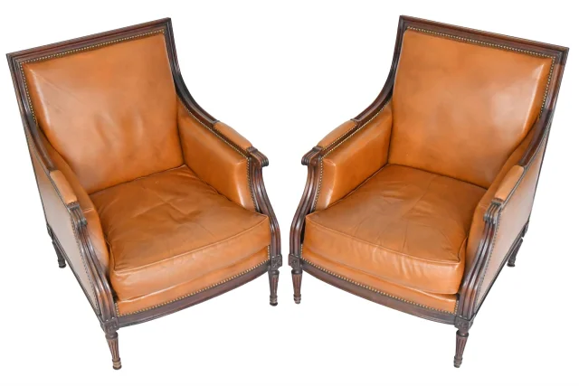 Paire de larges bergères de style Louis XVI — Très bon état