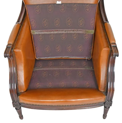 Paire de larges bergères de style Louis XVI — Très bon état