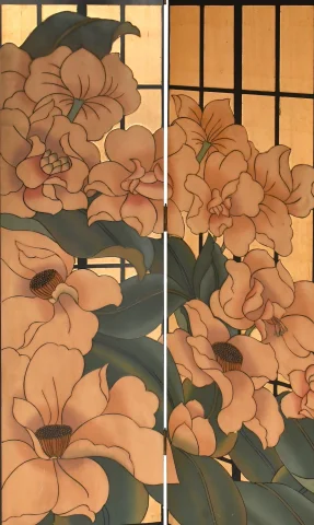 Paravent composé de quatre vantaux en laque à décor de la scène florale sur fond doré — Bon état