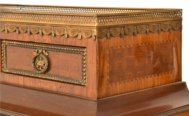 Louis XVI-style cylinder bureau in marquetry — Good condition