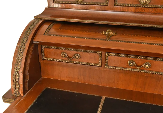 Louis XVI-style cylinder bureau in marquetry — Good condition