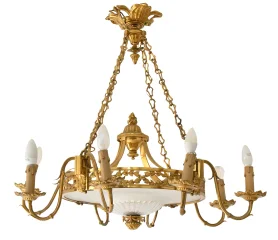 Achtarmiger Kronleuchter im Louis-XVI-Stil aus vergoldetem Bronze und Glas