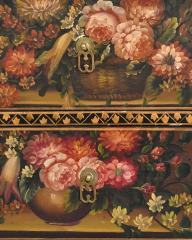 Chiffonnier im Louis-XV-Stil mit reichem Maldekor — Befriedigender Zustand
