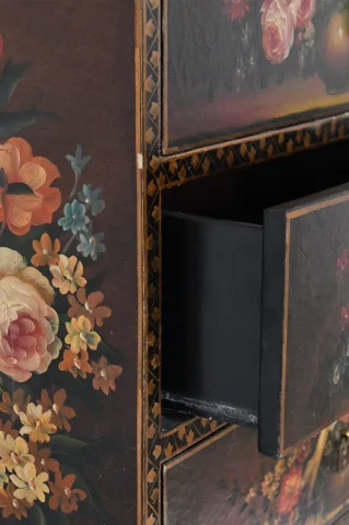 Chiffonnier im Louis-XV-Stil mit reichem Maldekor — Befriedigender Zustand