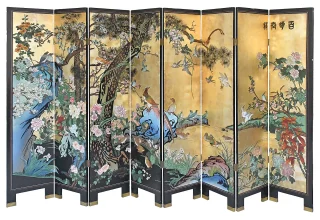 Importante biombo de 8 hojas en laca con fondo dorado decorado con flores y pájaros
