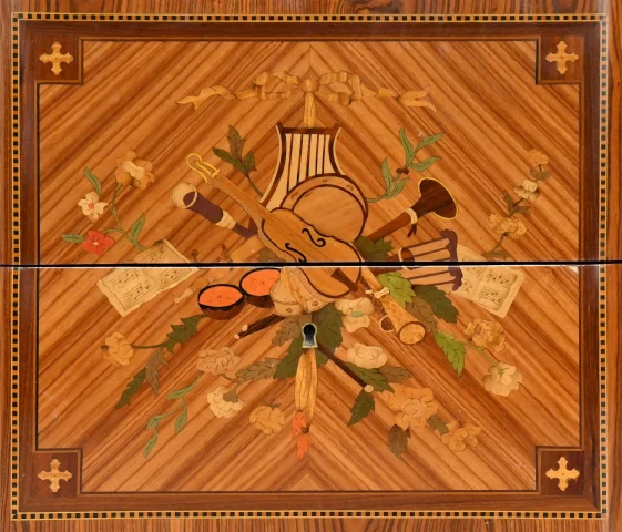 Transition-style marquetry commode — Good condition