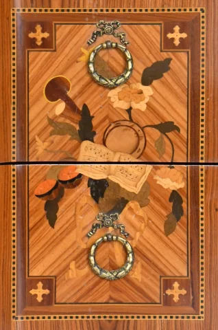 Transition-style marquetry commode — Good condition