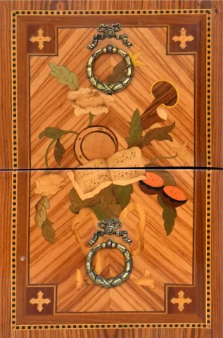 Transition-style marquetry commode — Good condition