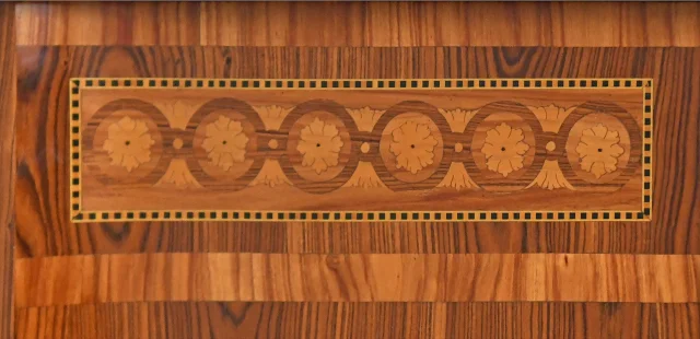 Transition-style marquetry commode — Good condition
