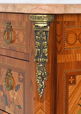 Transition-style marquetry commode — Good condition