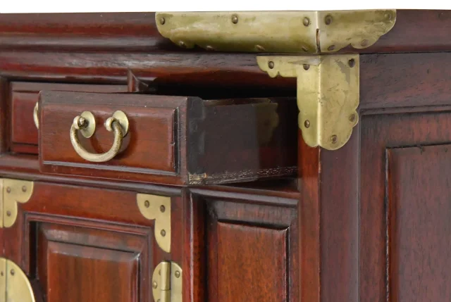 Cabinet coreano Tansu a altura de aparador — Buen estado