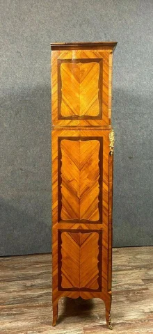 Important secrétaire dit « secrétaire à guillotine » époque Louis XV en marquéterie — Bon état