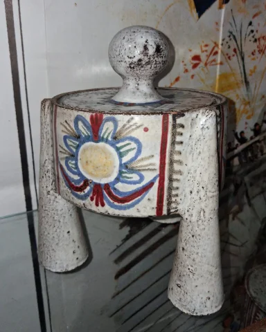 Boîte couverte tripode en céramique – Atelier Le Mûrier a Vallauris — Excellent état