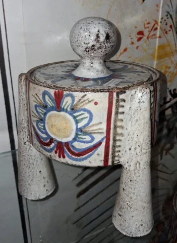 Boîte couverte tripode en céramique – Atelier Le Mûrier a Vallauris — Excellent état