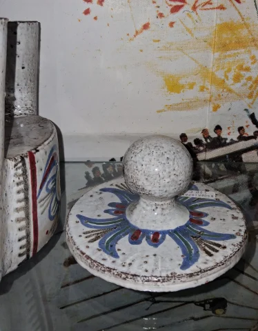 Boîte couverte tripode en céramique – Atelier Le Mûrier a Vallauris — Excellent état