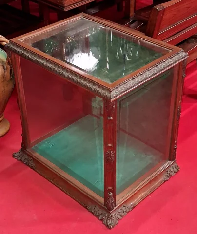 Rare Vitrine de comptoir / vitrine d'exposition en noyer — Très bon état