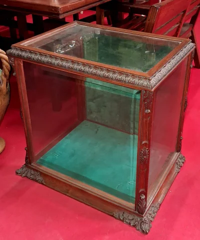 Rare Vitrine de comptoir / vitrine d'exposition en noyer — Très bon état