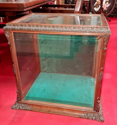 Rare Vitrine de comptoir / vitrine d'exposition en noyer — Très bon état
