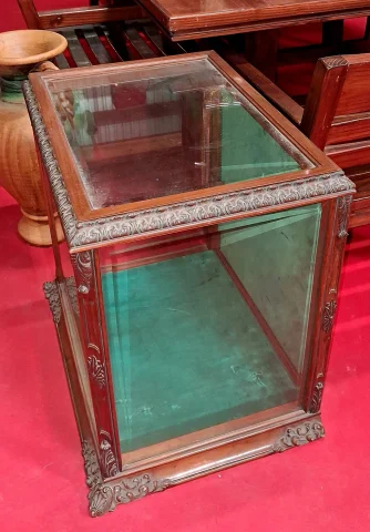 Rare Vitrine de comptoir / vitrine d'exposition en noyer — Très bon état