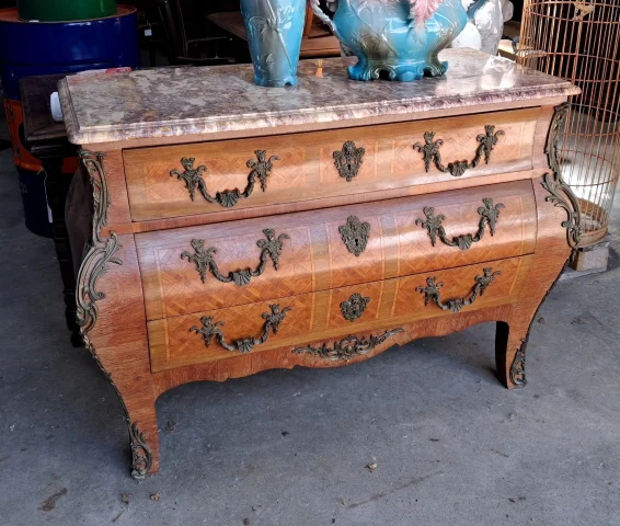 Commode tombeau路易十五风格，镶嵌细工与大理石 — 一般