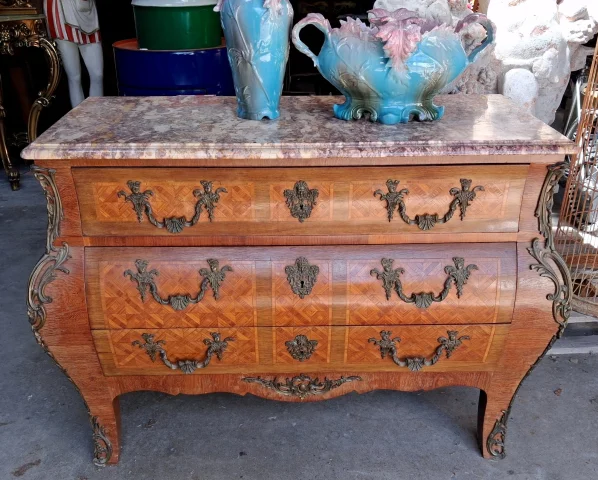 Commode tombeau路易十五风格，镶嵌细工与大理石 — 一般