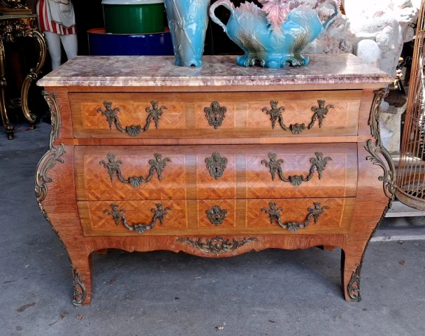 Commode tombeau路易十五风格，镶嵌细工与大理石 — 一般