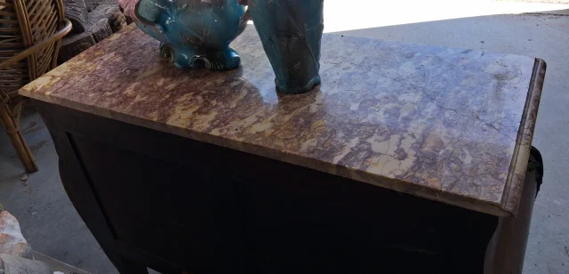 Commode tombeau路易十五风格，镶嵌细工与大理石 — 一般
