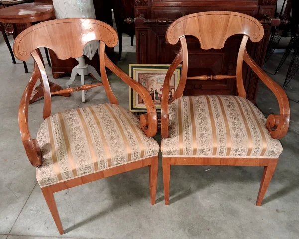 Paire de fauteuils d'époque Biedermeier en bois clair – XIXe siècle — Très bon état