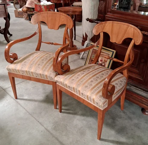 Paire de fauteuils d'époque Biedermeier en bois clair – XIXe siècle — Très bon état