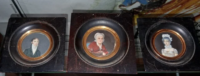 trois miniatures sur vélin, exécutées à l'aquarelle — Bon état