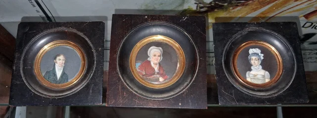 trois miniatures sur vélin, exécutées à l'aquarelle — Bon état