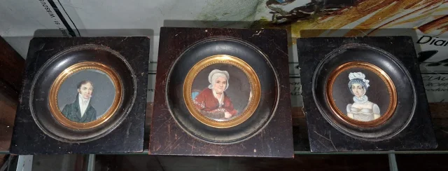 trois miniatures sur vélin, exécutées à l'aquarelle — Bon état