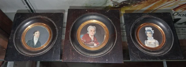 trois miniatures sur vélin, exécutées à l'aquarelle — Bon état