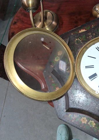 Horloge murale octogonale peinte aux fleurs époque Napoléon III — Bon état
