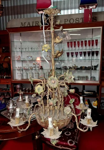 Grand lustre floral Art nouveau en bronze et métal patiné — Bon état