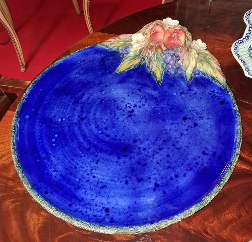 Grand plat décoratif en céramique émaillée signé Laurence Saint-Amour — Très bon état