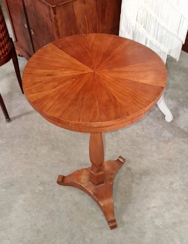 Guéridon d'époque Biedermeier en bois clair – XIXe siècle — Bon état