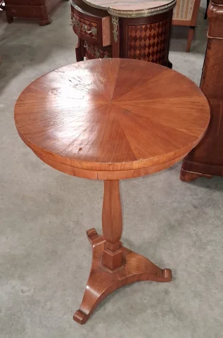 Guéridon d'époque Biedermeier en bois clair – XIXe siècle — Bon état