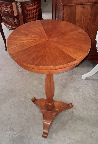 Guéridon d'époque Biedermeier en bois clair – XIXe siècle — Bon état